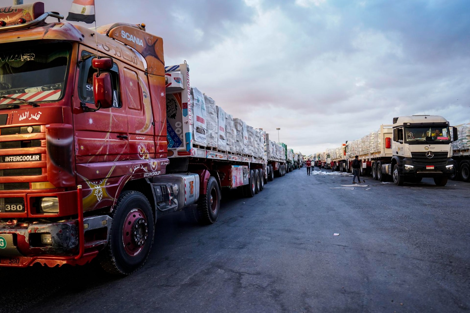 Camions al pas del Rafah dilluns