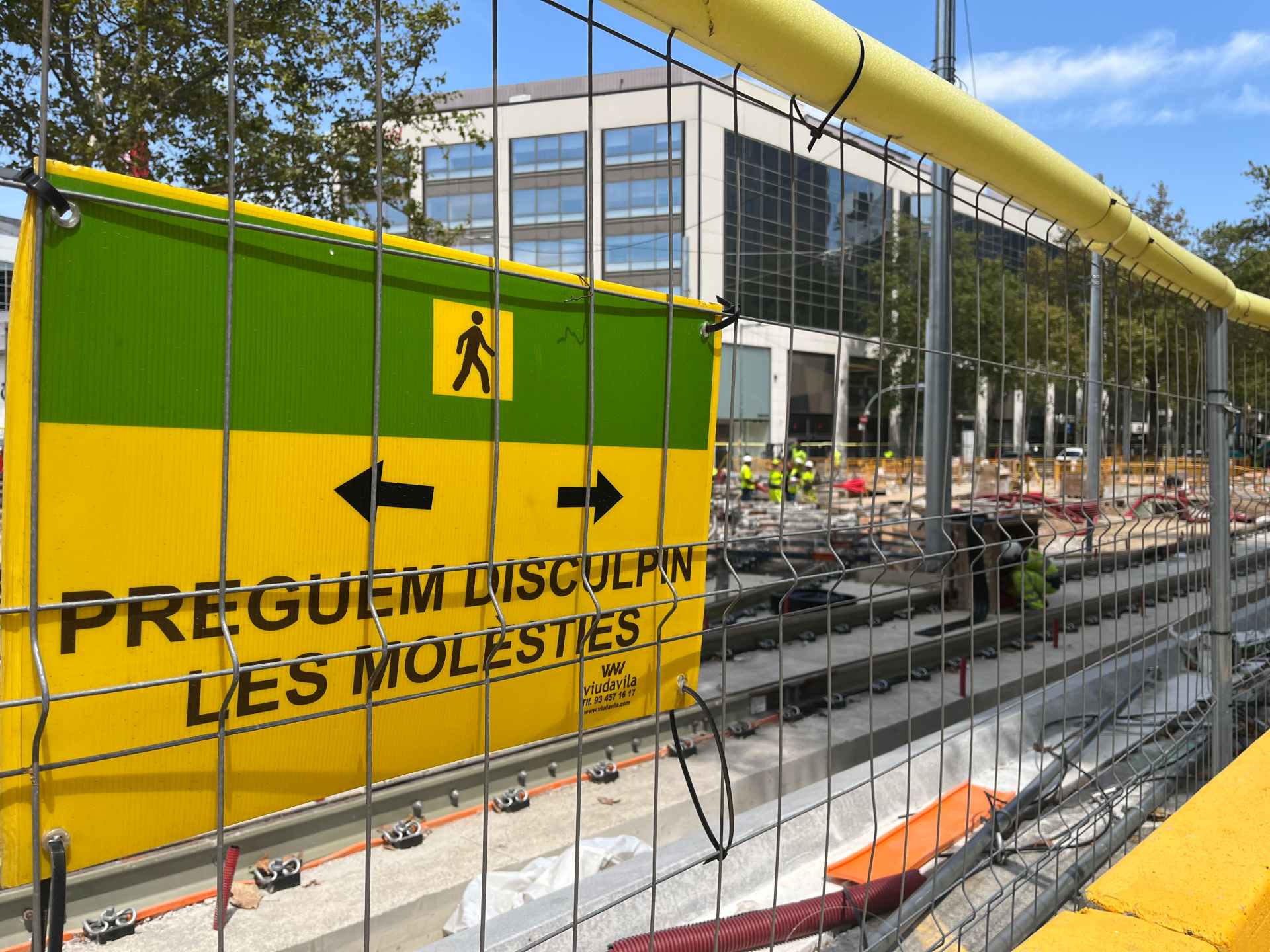 hola Obres del tramvia a l'avinguda Diagonal (altura de Glòries)