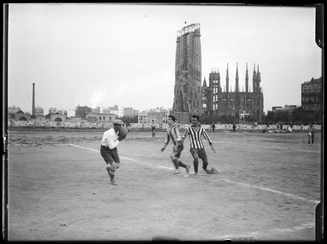 Partit entre FC Barcelona i el l'Europa a l'antic camp de la Sagrada Família, 1917