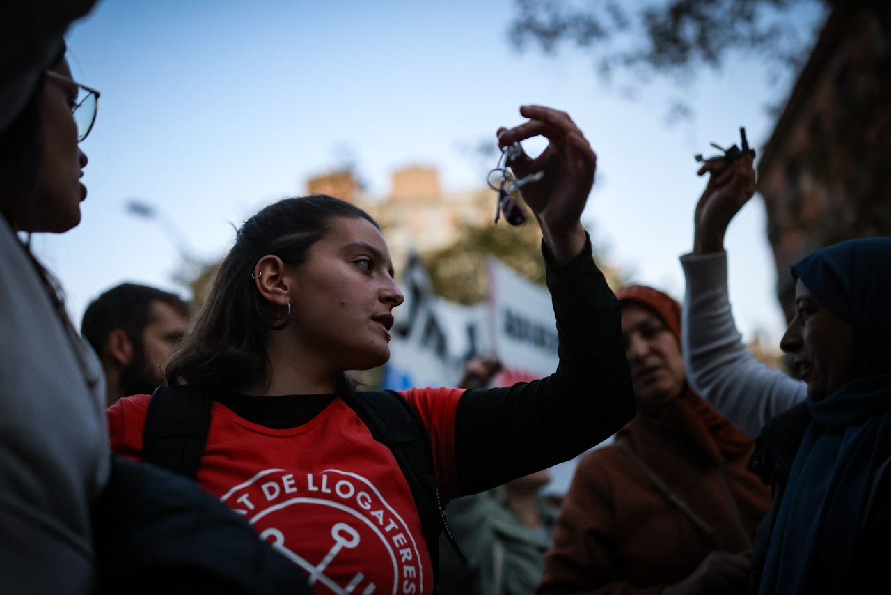 Una manifestació sota el lema 'S'ha acabat. Abaixem els lloguers Una manifestació sota el lema 'S'ha acabat. Abaixem els lloguers" a favor d'un habitatge digne a Barcelona