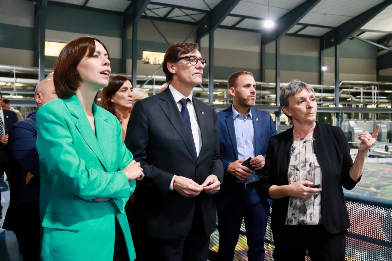 La ministra de Ciència, Innovació i Universitats, Diana Morant, el president de la Generalitat, Salvador Illa, l'alcalde de Cerdanyola, Carlos Cordón, i la directora del Sincrotró Alba, Caterina Biscari La ministra de Ciència, Innovació i Universitats, Diana Morant, el president de la Generalitat, Salvador Illa, l'alcalde de Cerdanyola, Carlos Cordón, i la directora del Sincrotró Alba, Caterina Biscari