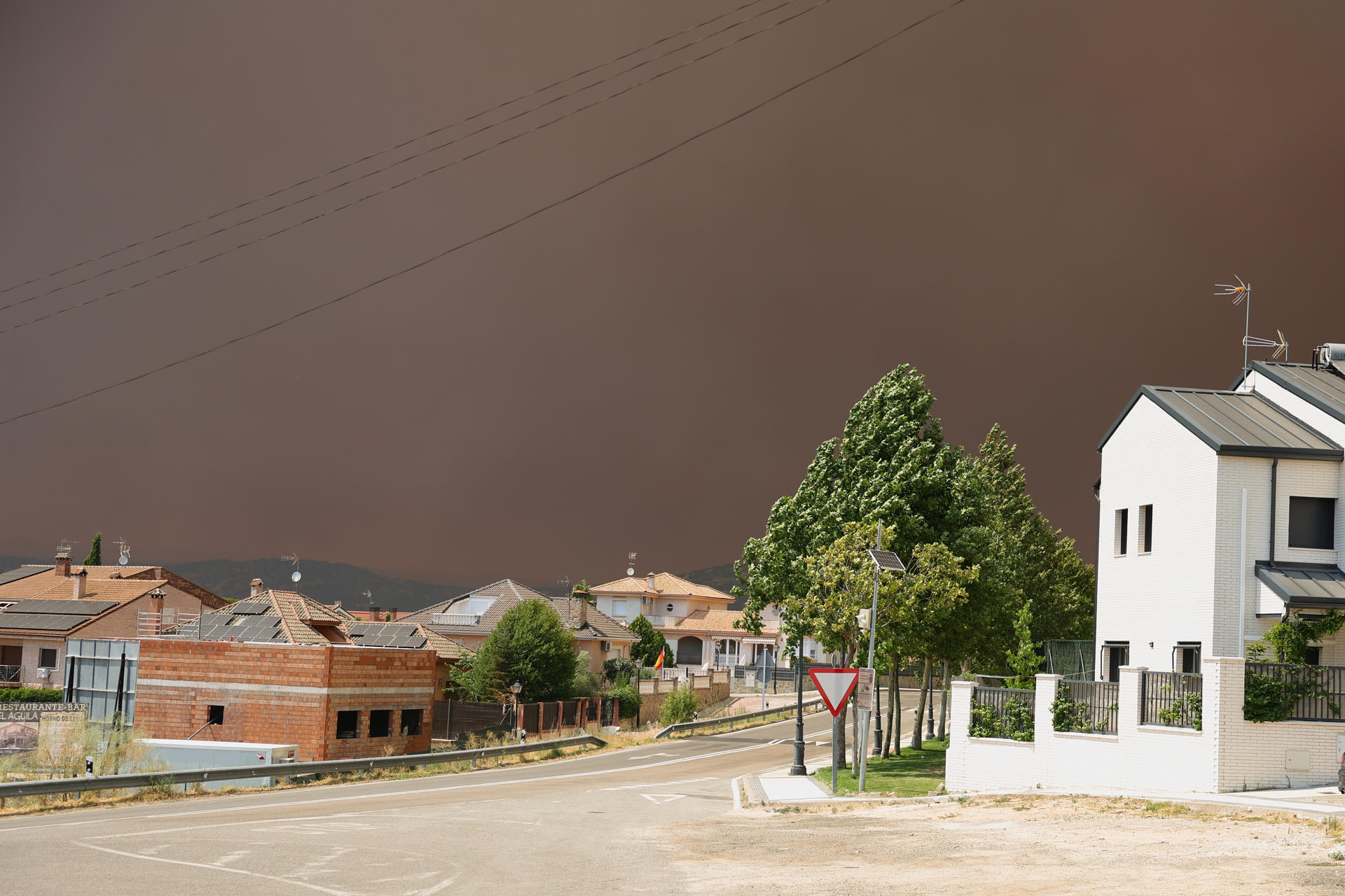 Vista de la fumarada al municipi madrileny de Quijorna a causa dels incendis forestals Vista de la fumarada al municipi madrileny de Quijorna a causa dels incendis forestals