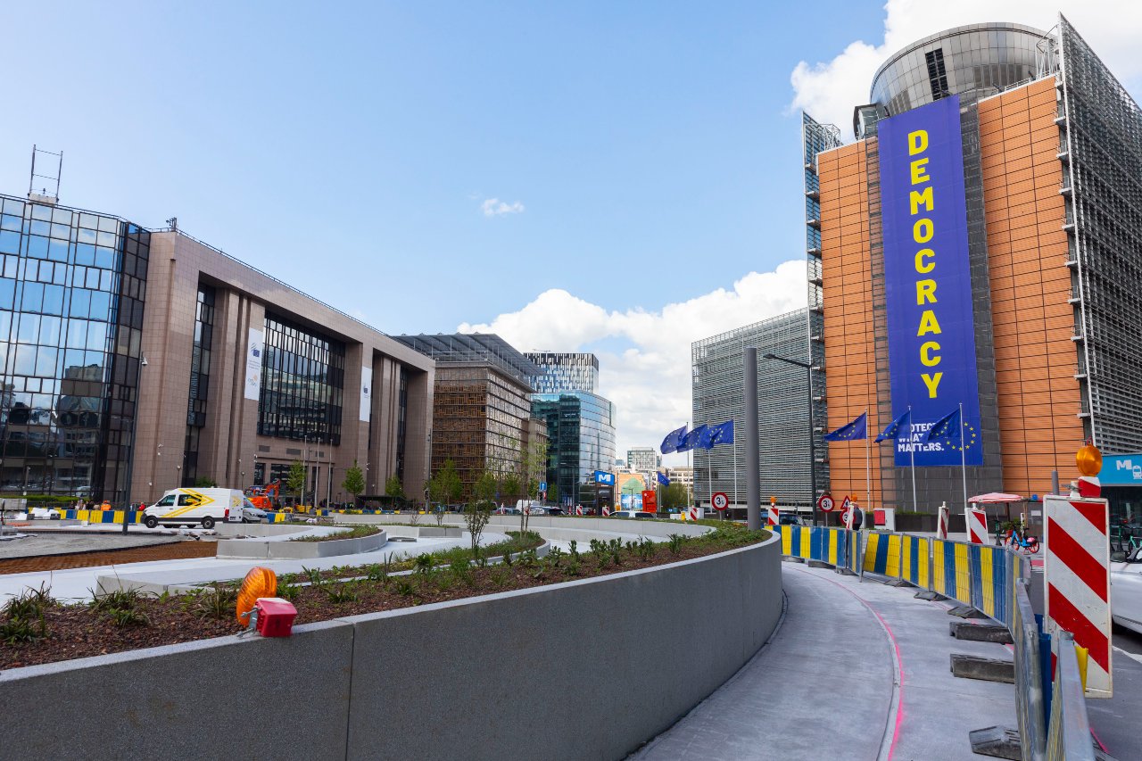 Les seus de la Comissió Europea: l'edifici Berlaymont, i del Consell de la UE: l'edifici Justus Lipsius i l'edifici Europa, a Brussel·les