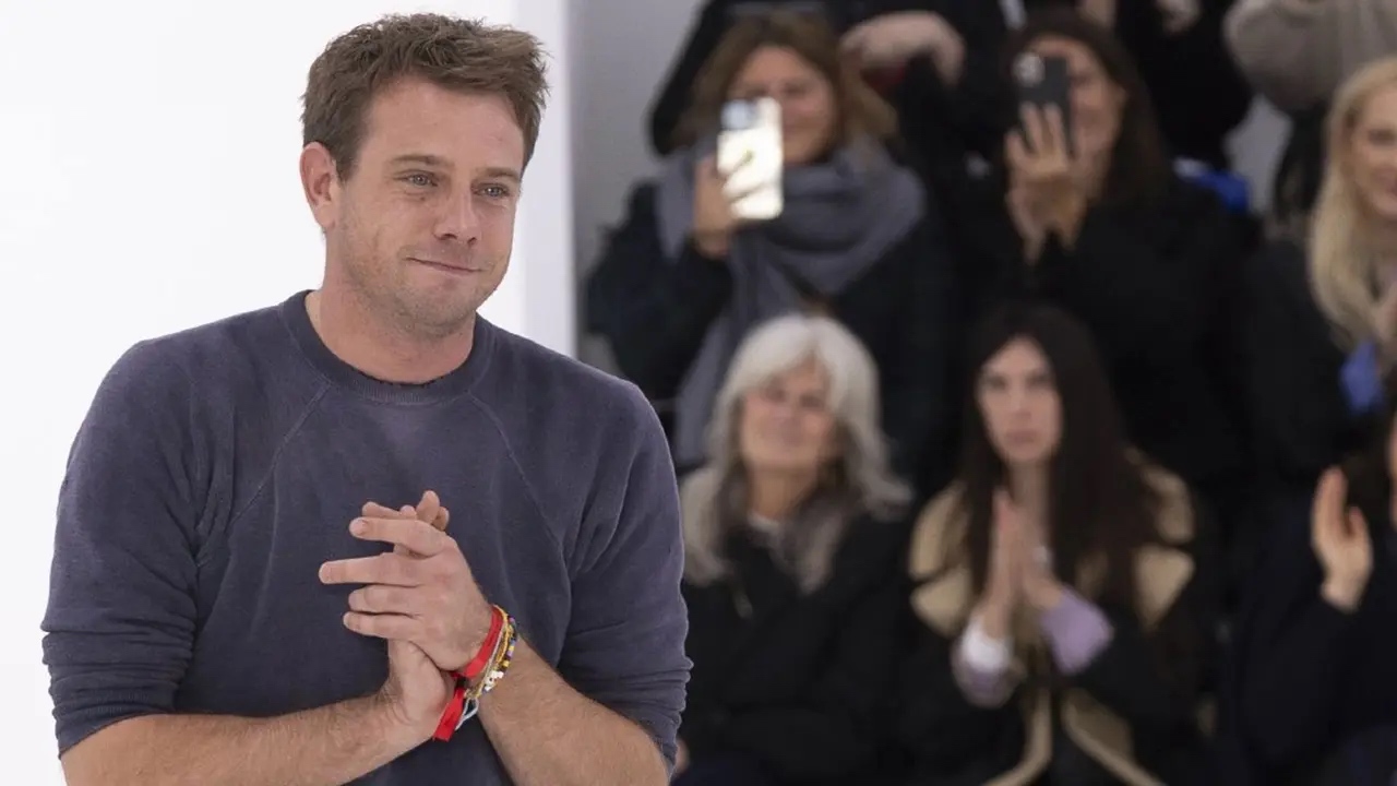 Jonathan Anderson després de presentar la seva primera col·lecció a Dior