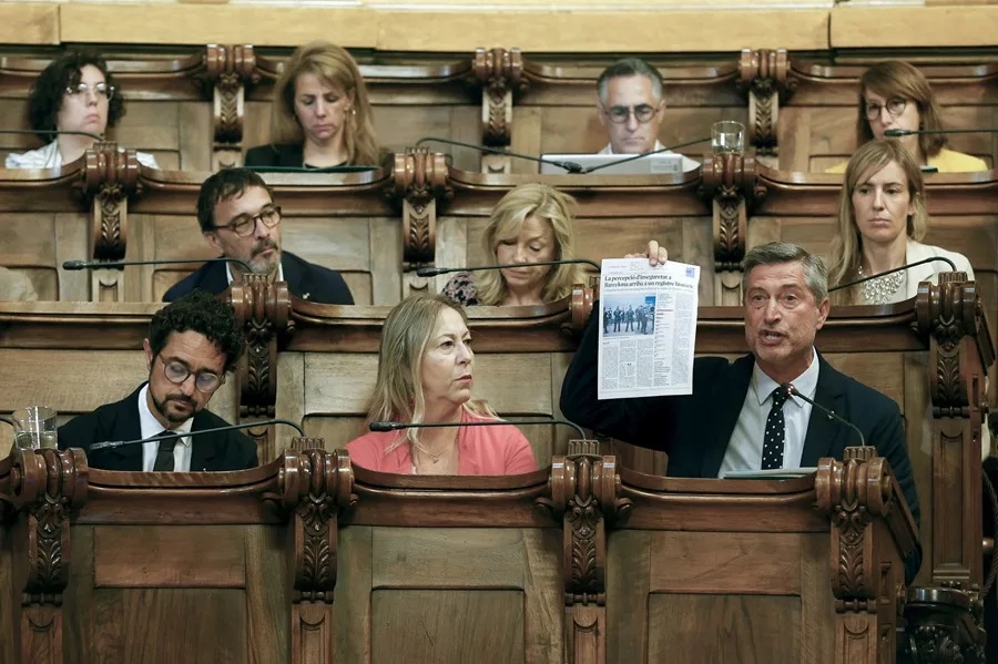 El president del grup municipal de Junts, Jordi Martí, intervé al Consell Municipal de Barcelona, en una imatge d'arxiu (EFE)