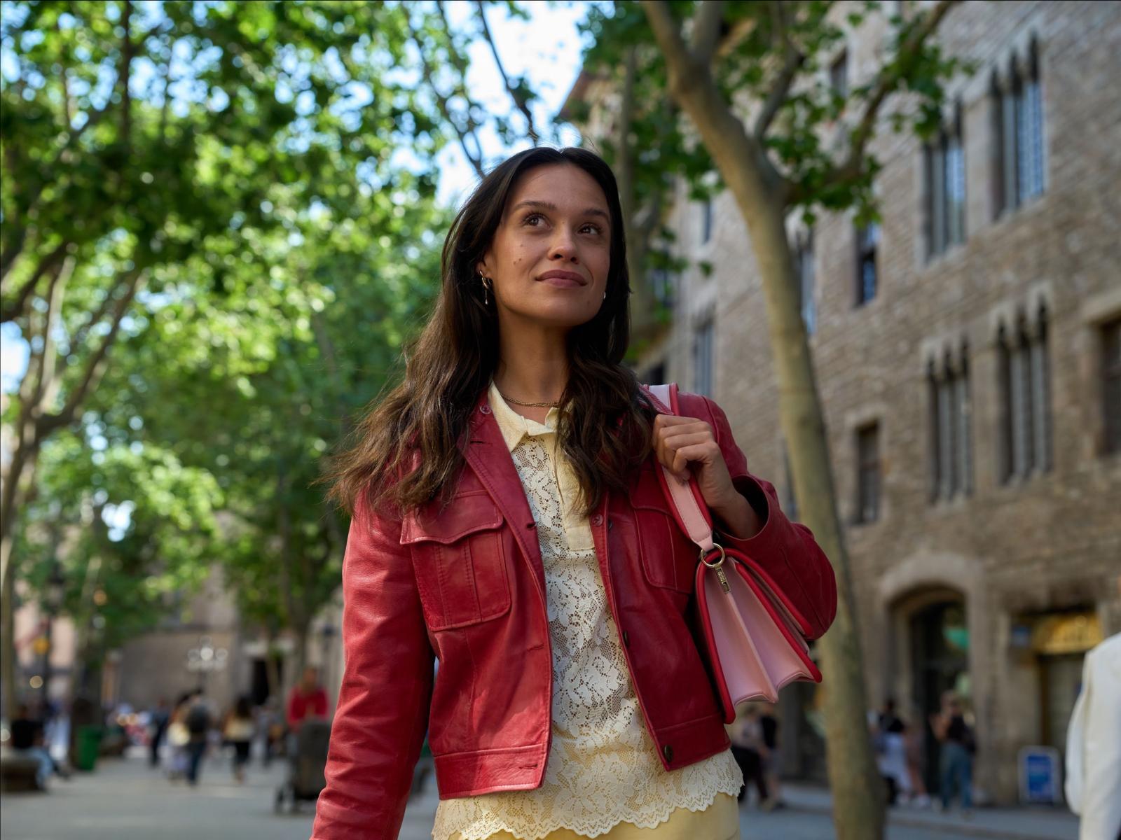 Holly Mae Brood (Julia a la serie) en una fotografia promocional de 'La Vida Barcelona' Holly Mae Brood (Julia a la serie) en una fotografia promocional de 'La Vida Barcelona'