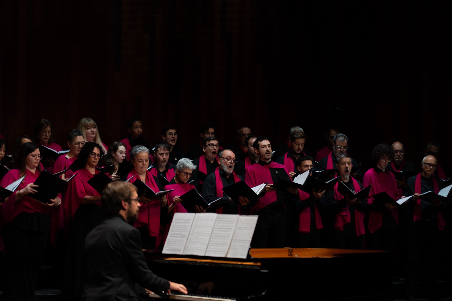 Cantaires de l'Orfeó Atlàntida durant el concert del centenari a l'Auditori