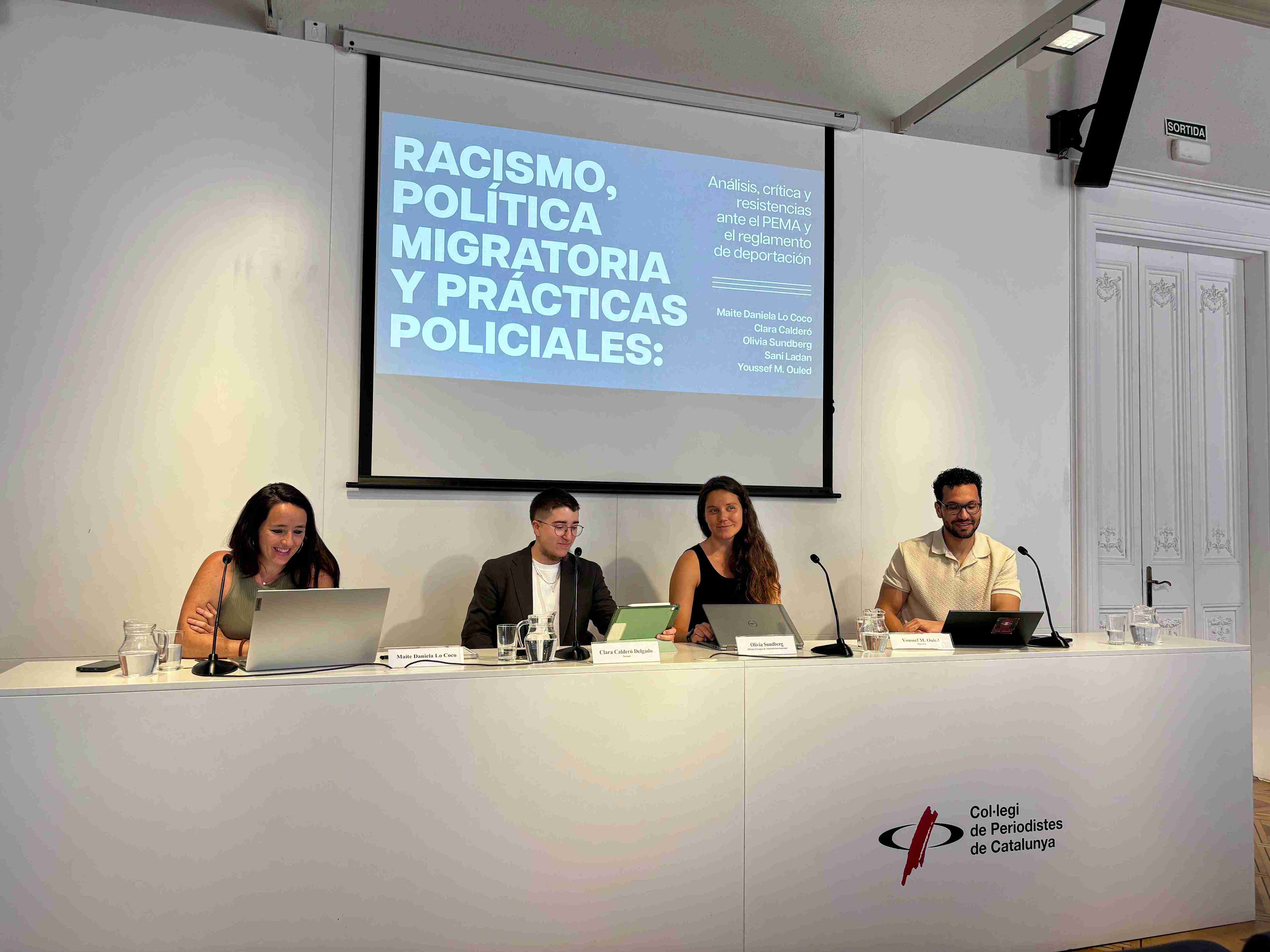 D'esquerra a dreta, els i les representants d'Irídia, Novact, Amnistia Internacional i AlgoRace