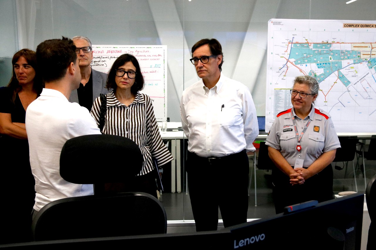 La consellera d'Interior, Núria Parlon, el president del Govern, Salvador Illa, i la subdirectora de Protecció Civil Imma Solé.