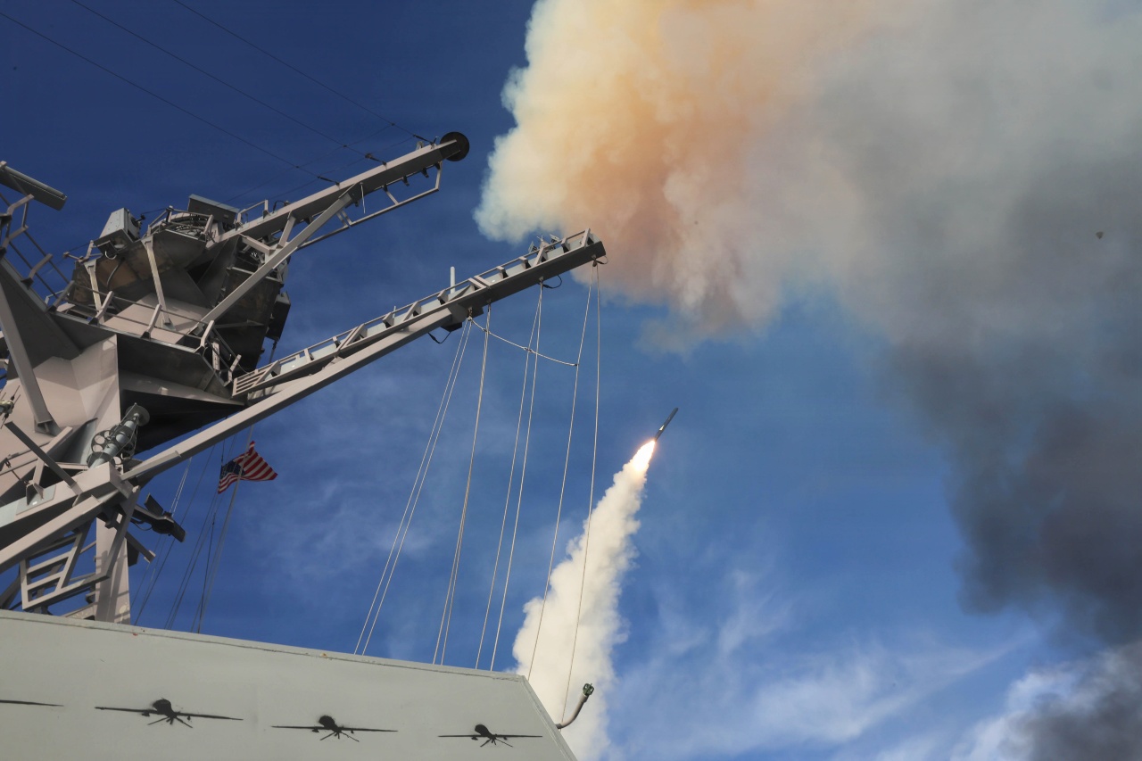 El portaavions dels Estats Units USS Thomas Hudner dispara un míssil Tomahawk durant l'operació militar Epic Fury contra l'Iran el 21 de març del 2026.