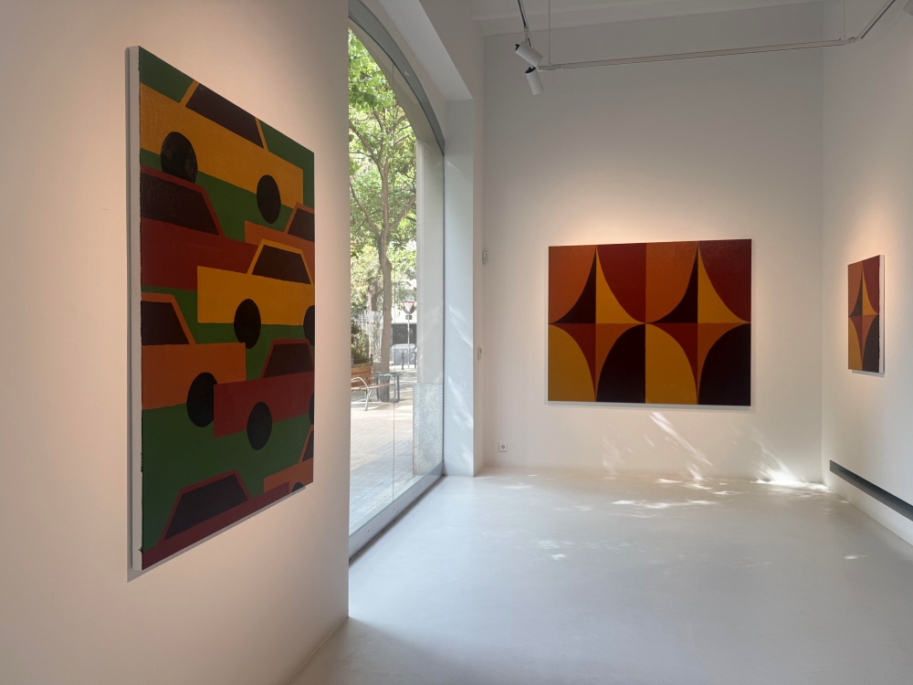 Obres de la col·lecció 'Primera pedra' de Jordi Clotet Saló a Alzueta Gallery, pertanyent al festival Art Nou