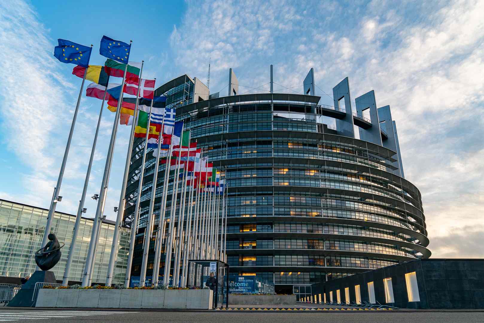 Els 27 estats acorden aixecar la prohibició d'entrada a la Xina, el Marroc, el Japó i el Canadà, entre d'altres, però es manté la porta tancada als EUA