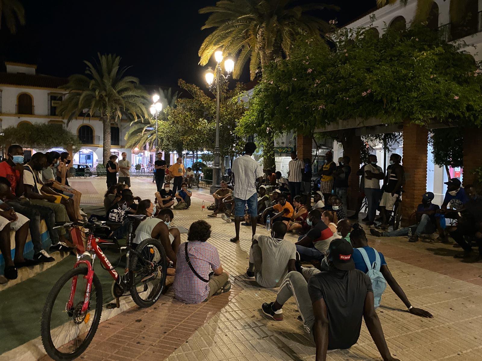 Denuncien la resposta social i institucional després que s’incendiessin les barraques on residien i demanen un lloc per viure dignament