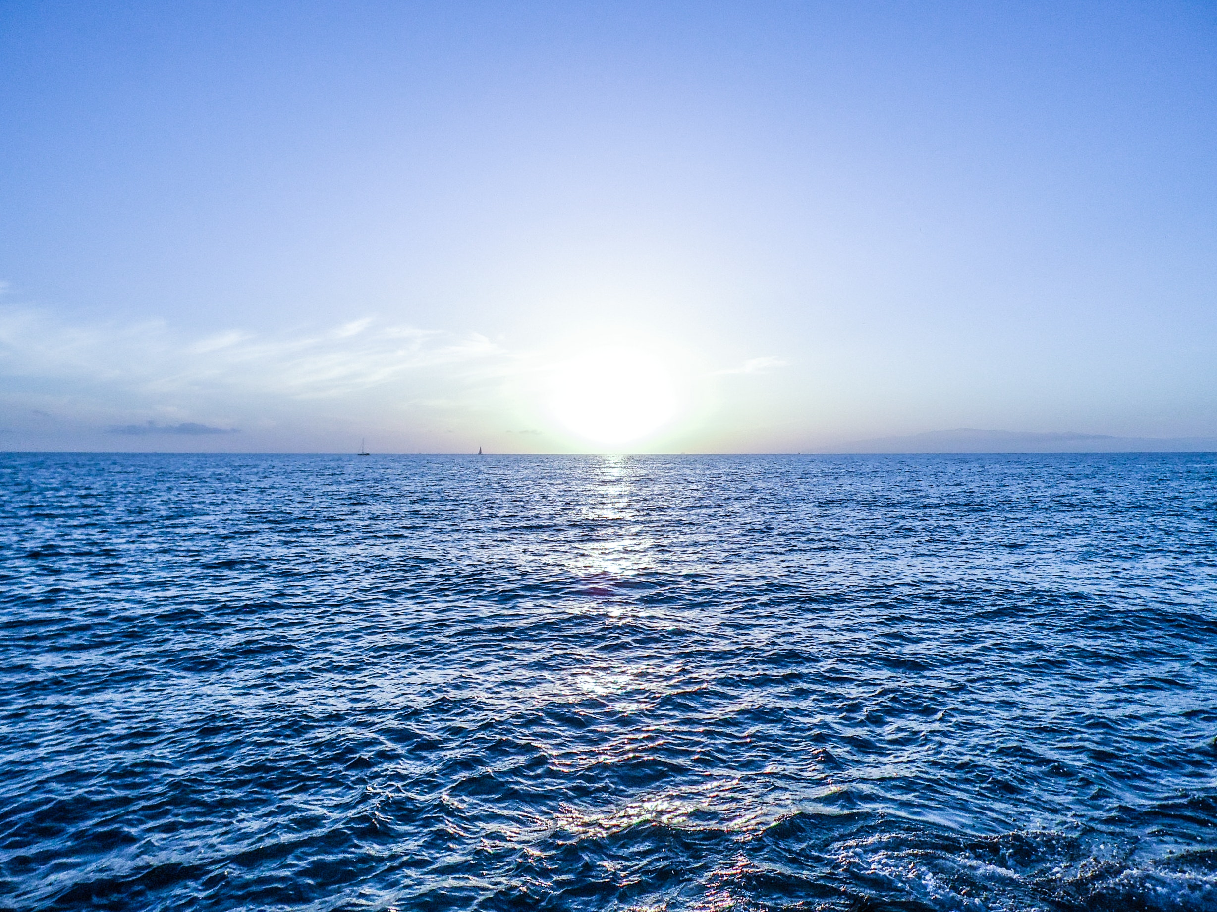 Mar blau mentre el sol marxa