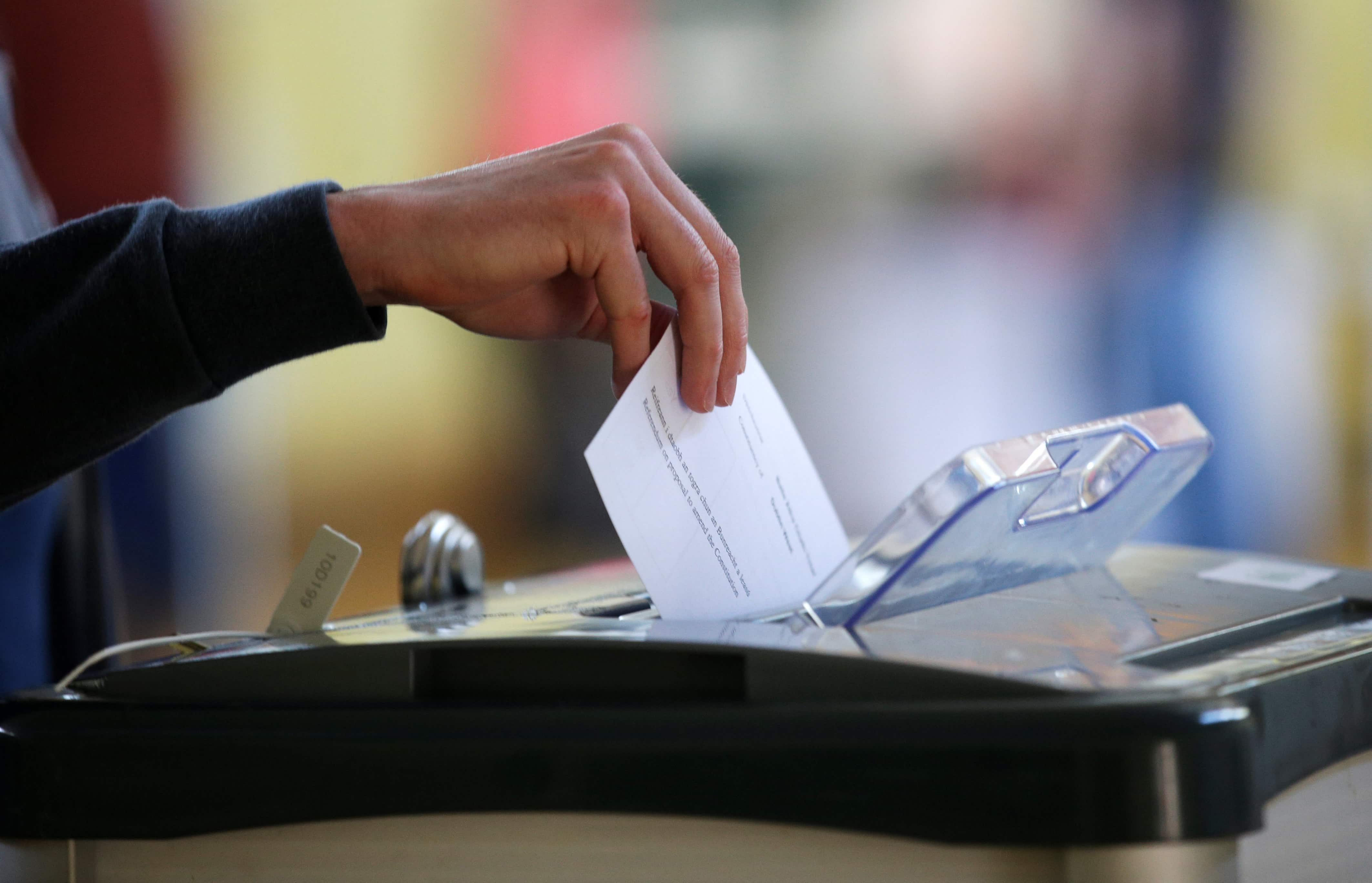 Parlem amb el director general de processos electorals del Govern sobre les mesures que s’estan estudiant de cara a les pròximes eleccions catalanes