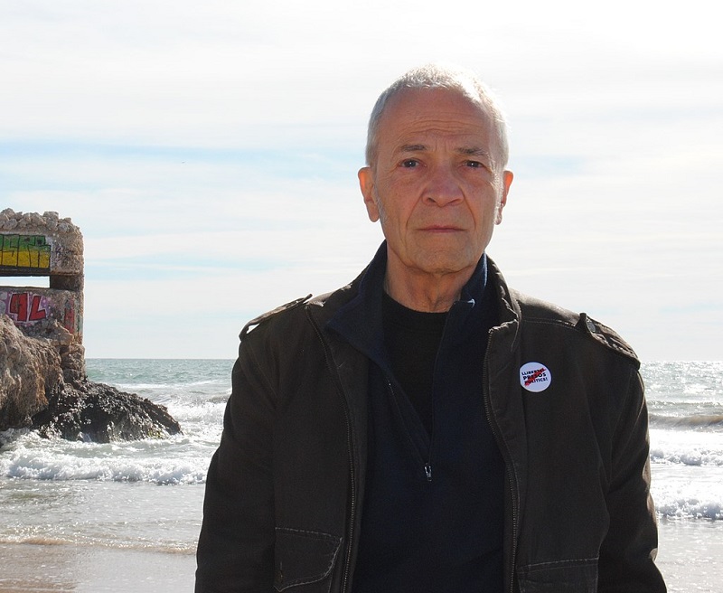 La novel·la, traduïda per Antoni Munné-Jordà, homenatja Poe i la seva obra 'Les aventures d’Arthur Gordon Pym'
