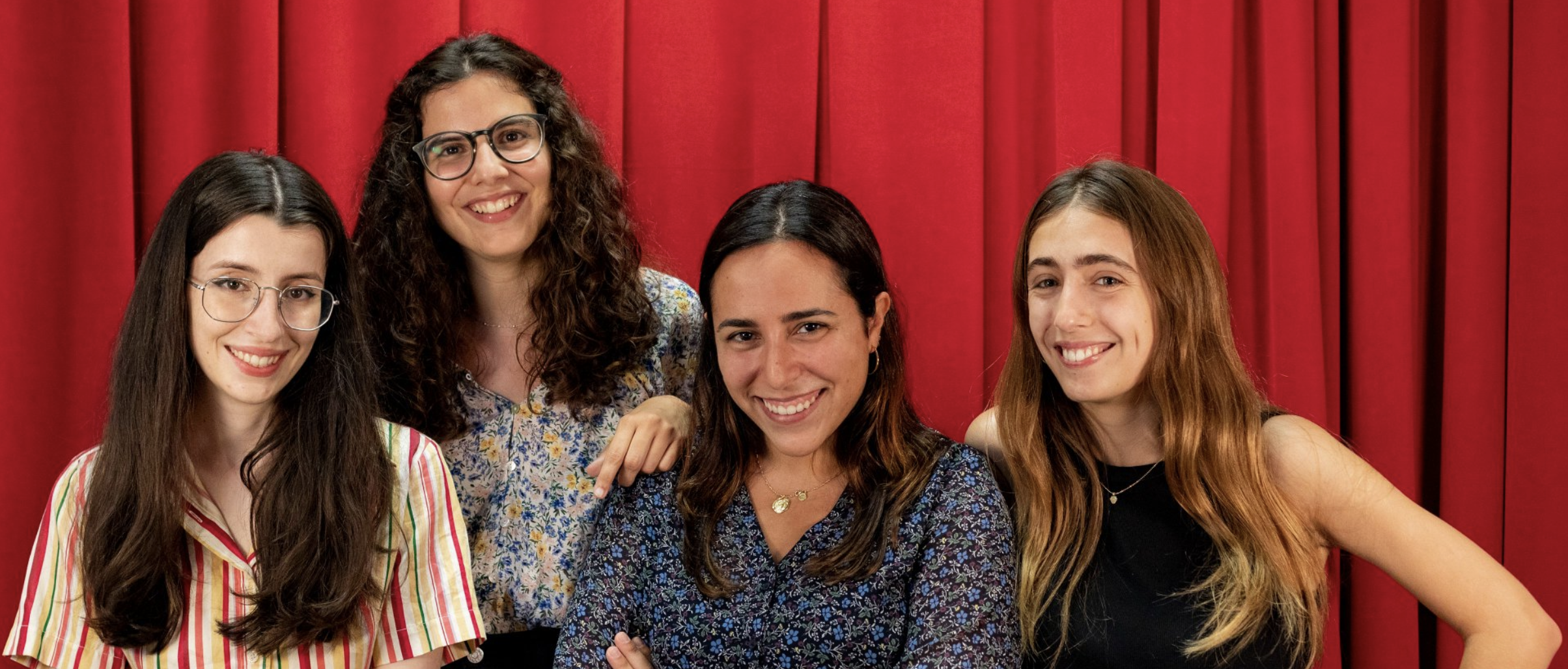 Ofèlia Carbonell, Paula Carreras, Rita Roig i Clàudia Rius (d'esquerra a dreta) a l'estudi de Ràdio Primavera Sound