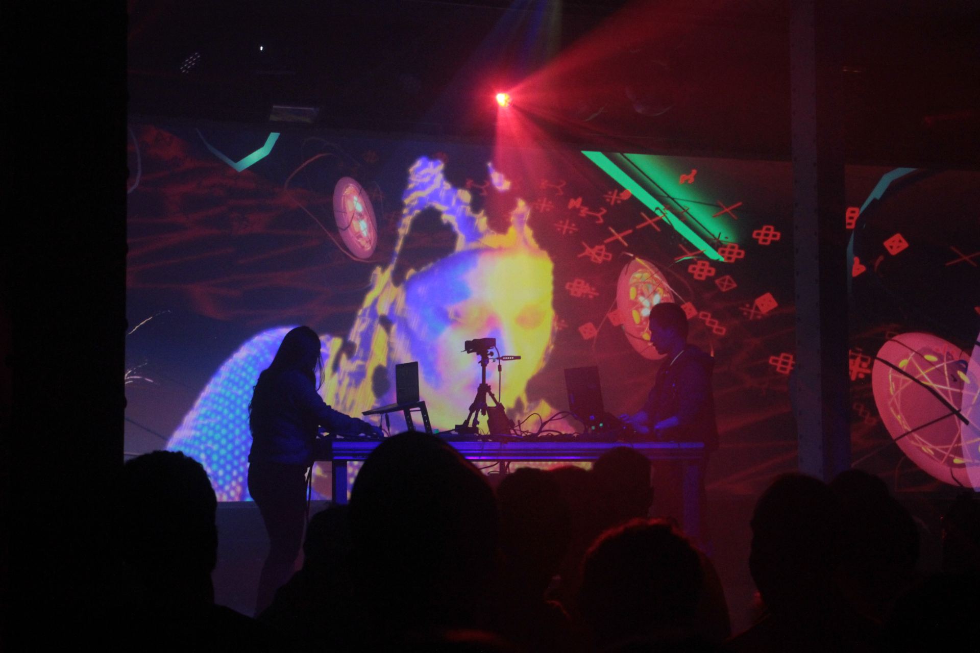 Azu Tawaline i Defasten durant MIRA Festival a Fabra i Coats