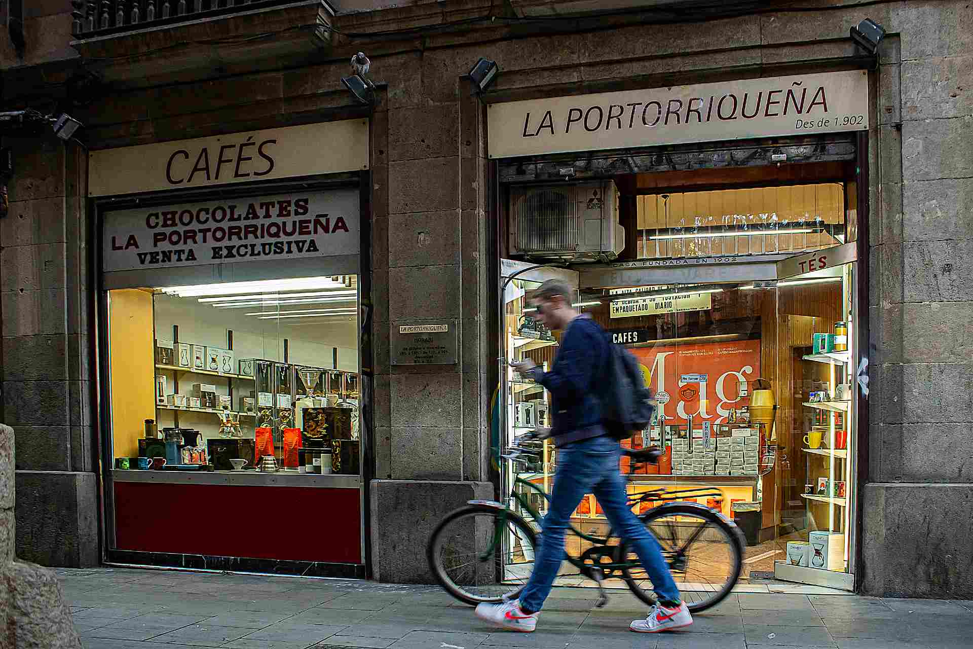 Façana de la botiga.