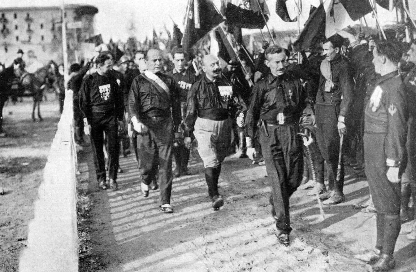 D’esquerra a dreta Italo Balbo, Benito Mussolini, Cesare Maria de Vecchi and Michele Bianchi el 1922
