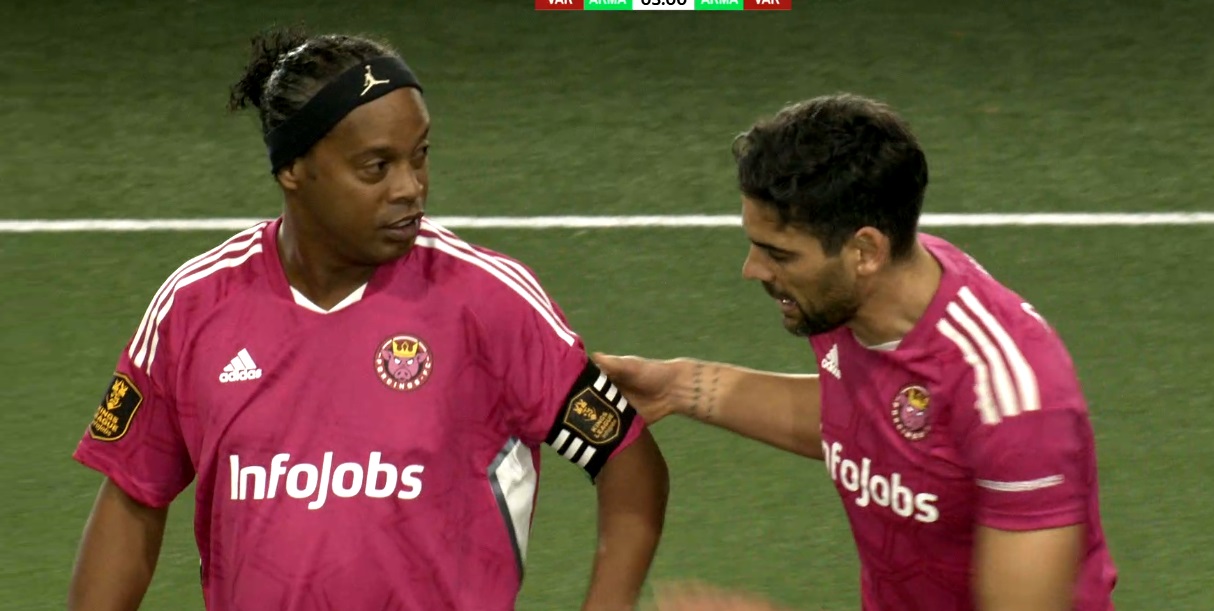 Ronaldinho quan ha entrat al terreny de joc Ronaldinho quan ha entrat al terreny de joc