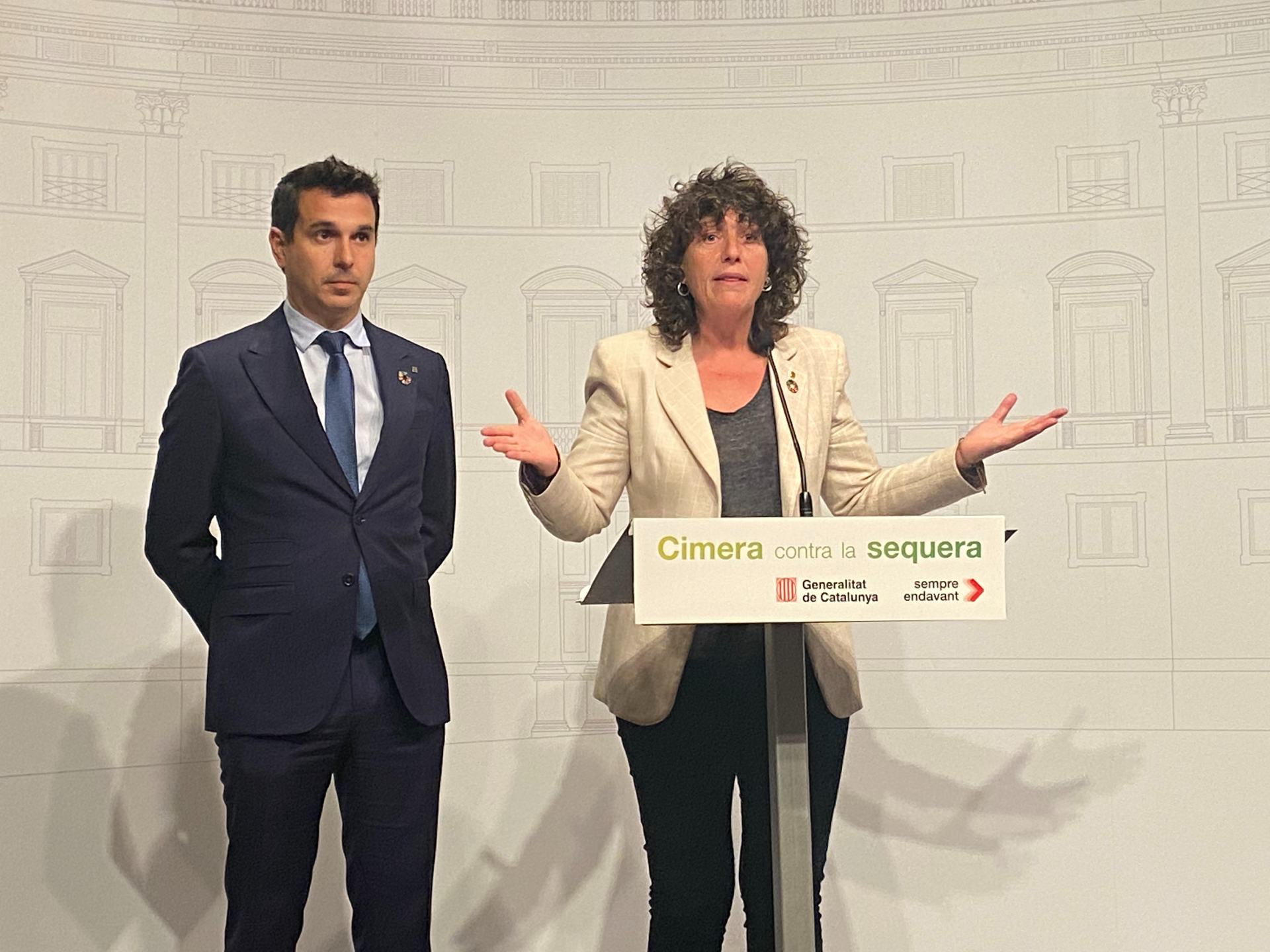 El director de l'ACA, Samuel Reyes, i la consellera d'Acció Climàtica, Teresa Jordà, a la roda de premsa després de la cimera