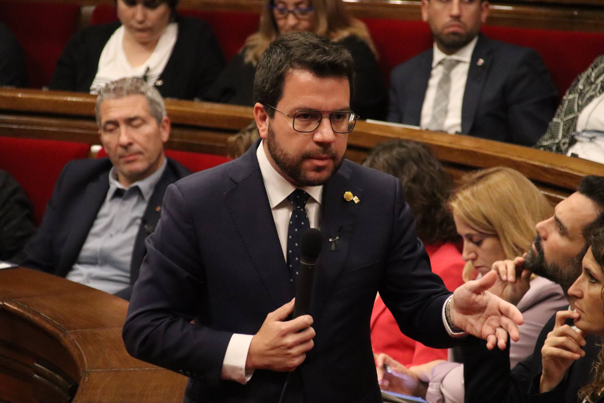 El president de la Generalitat, Pere Aragonès, contesta al líder del PSC, Salvador Illa, al ple del Parlament El president de la Generalitat, Pere Aragonès, contesta al líder del PSC, Salvador Illa, al ple del Parlament
