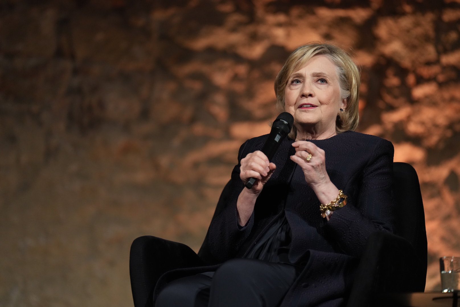 L'exsecretària d'Estat i excandidata demòcrata a la presidència dels Estats Units, Hillary Clinton, en l'acte del 50è aniversari del CIDOB L'exsecretària d'Estat i excandidata demòcrata a la presidència dels Estats Units, Hillary Clinton, en l'acte del 50è aniversari del CIDOB