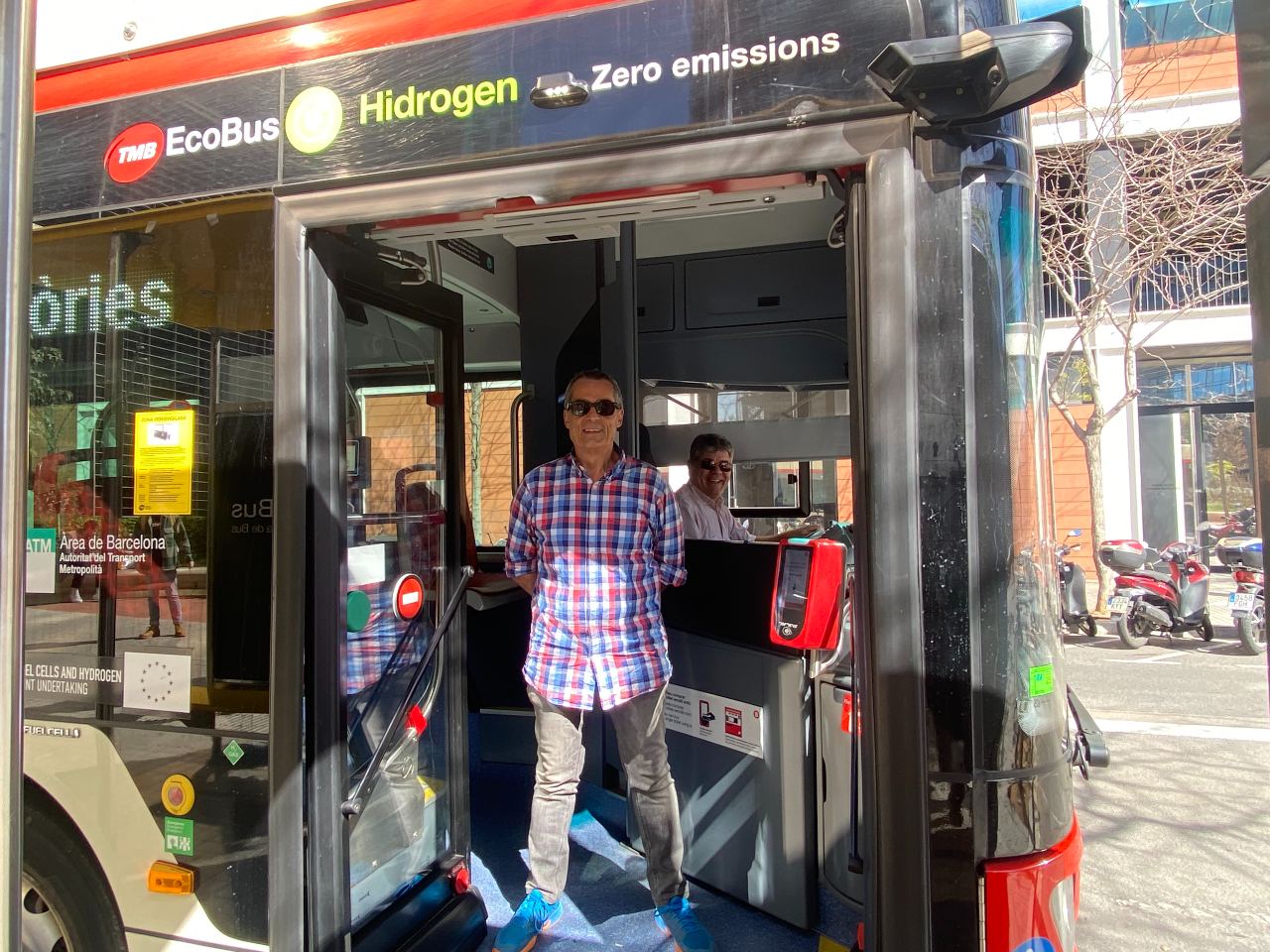 En Quico, a l'autobús que condueix un excompany