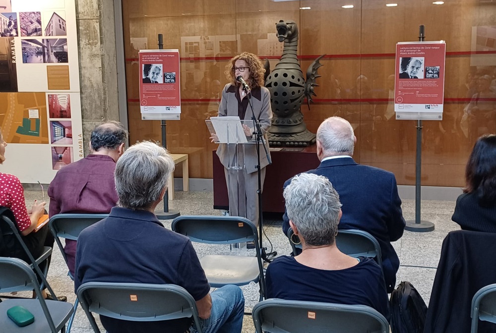 La rectora de la UPF, Laia de Nadal, durant la lectura del seu fragment de Coral romput La rectora de la UPF, Laia de Nadal, durant la lectura del seu fragment de Coral romput