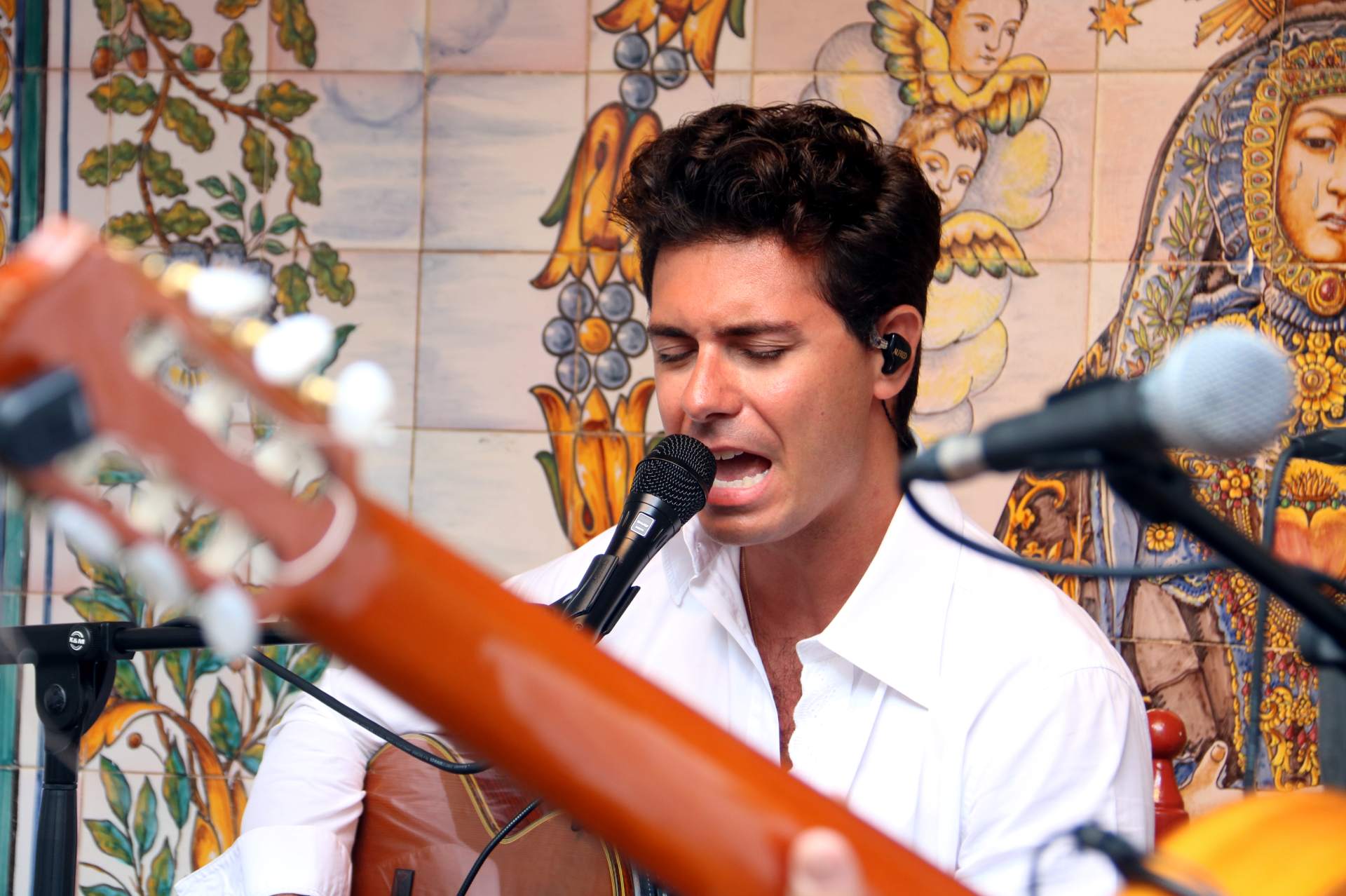 El cantant Alfred Garcia presenta la cançó 'Rumba catalana' al Tablao de Carmen al Poble Espanyol El cantant Alfred Garcia presenta la cançó 'Rumba catalana' al Tablao de Carmen al Poble Espanyol
