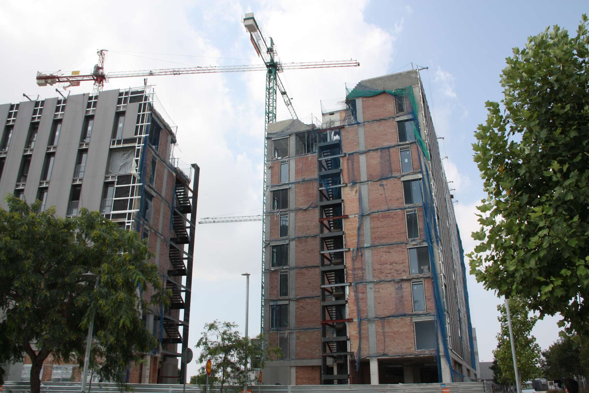 La construcció d'habitatge públic al barri de la Marina del Prat Vermell La construcció d'habitatge públic al barri de la Marina del Prat Vermell