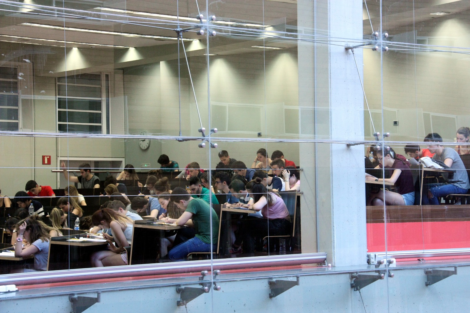 Alumnes en una aula del campus de la Ciutadella de la UPF. Alumnes en una aula del campus de la Ciutadella de la UPF.