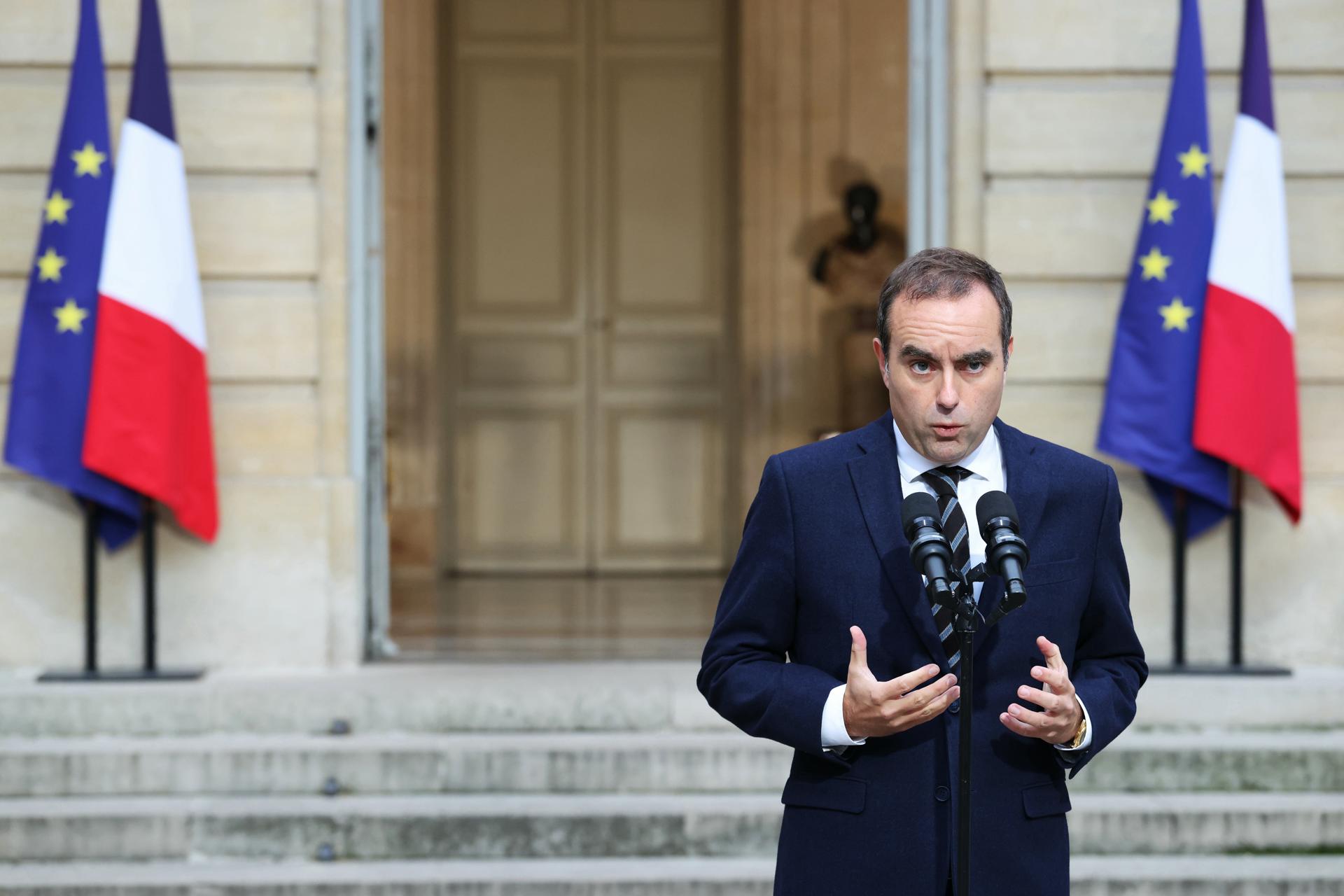 El primer ministre francès, Sébastien Lecornu, dimiteix un dia després ...